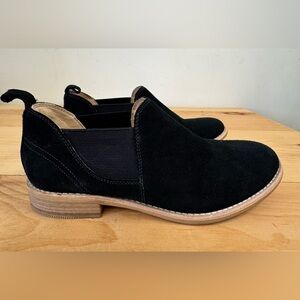 NWOB Clarks Collection Artisan Edenvale Page Booties Slip-on Suede Ortholite